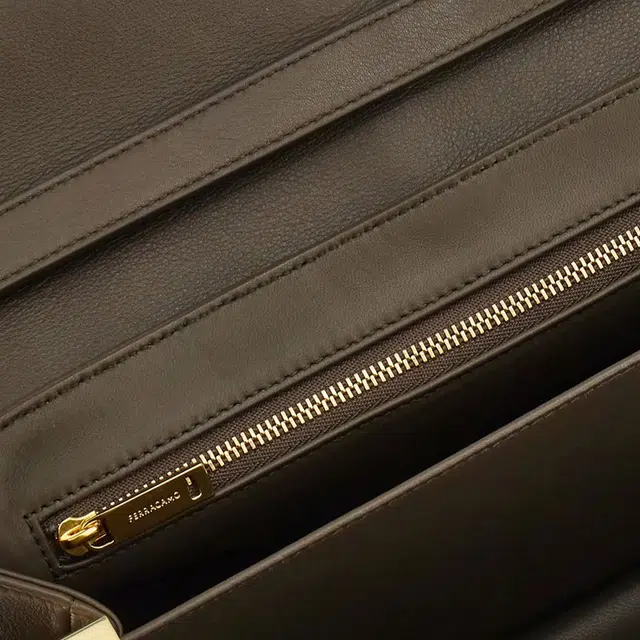 FERRAGAMO Gancini