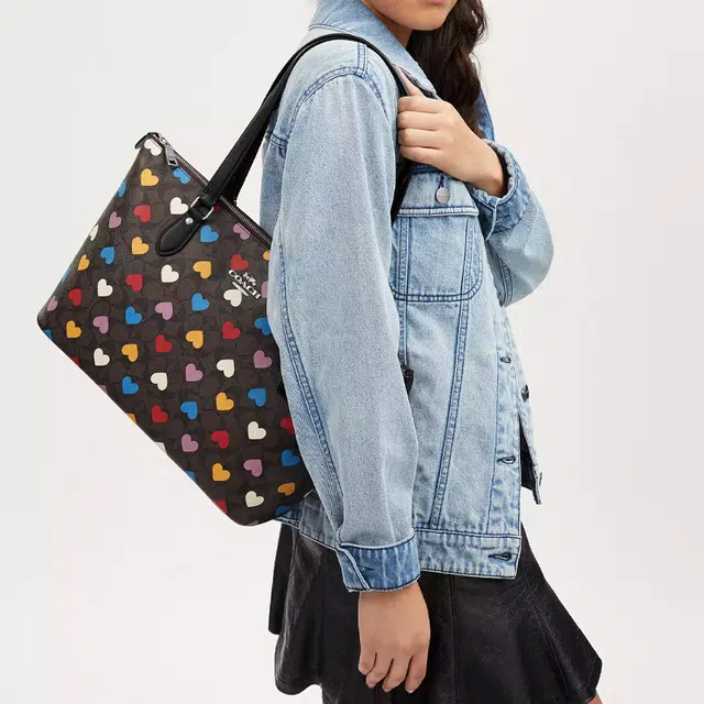 COACH Gallery 36 Tote