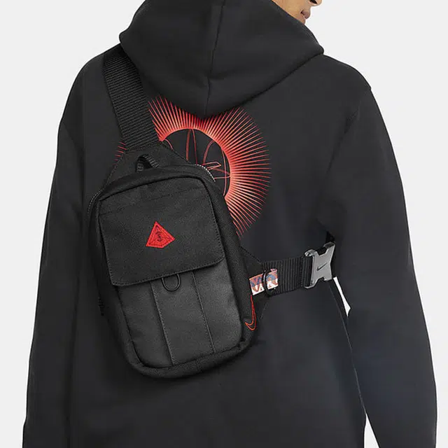 Nike Kyrie crossbody