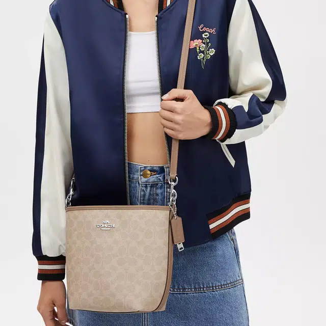 COACH 17