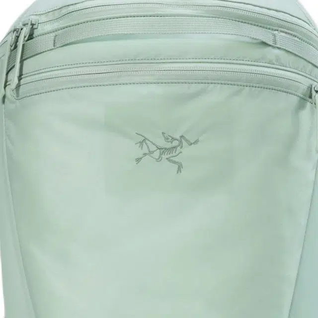 25 Arcteryx Heliad 15L