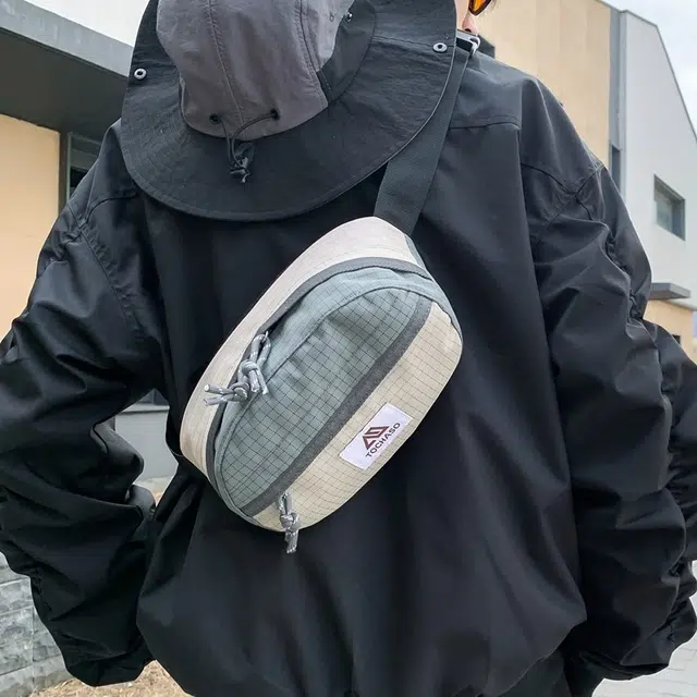 德力熊 撞色旅行复古百搭多功能轻便 牛津布 斜挎包 男女同款情侣款 多色