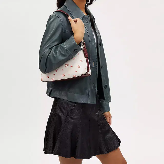 COACH Clara 26