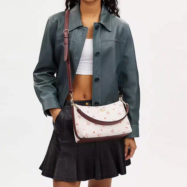 COACH Clara 26