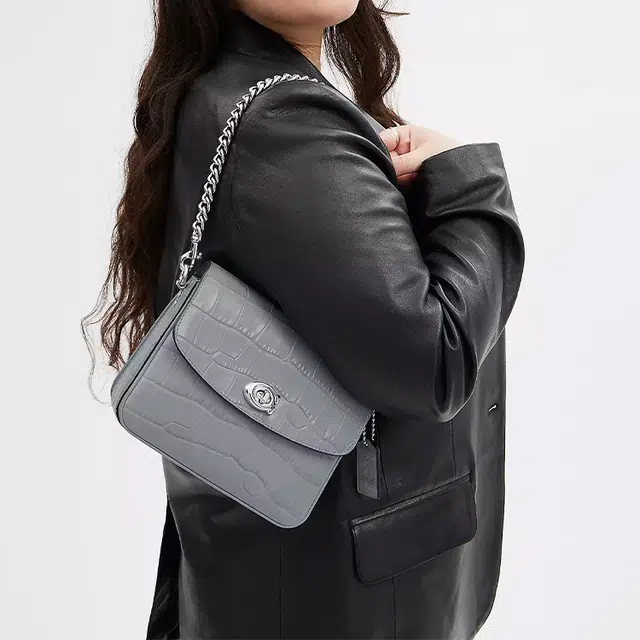 COACH Cassie 19