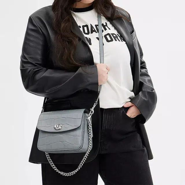 COACH Cassie 19