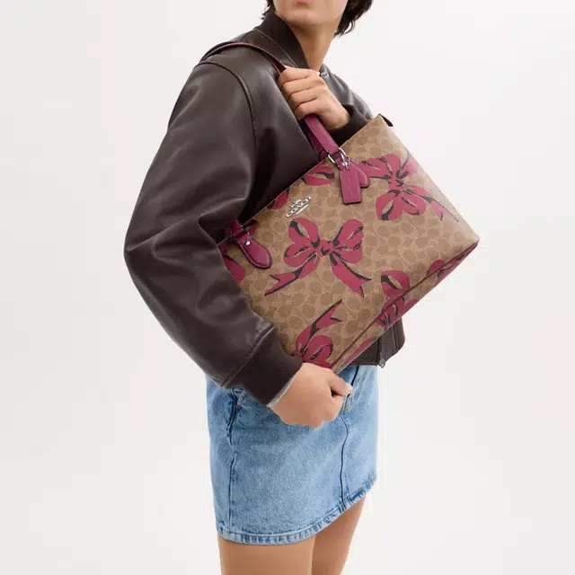 COACH Gallery 37 Tote