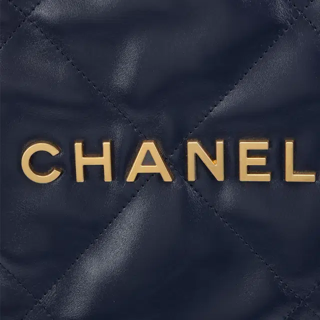 CHANEL 22Bag 23P Logo 7L