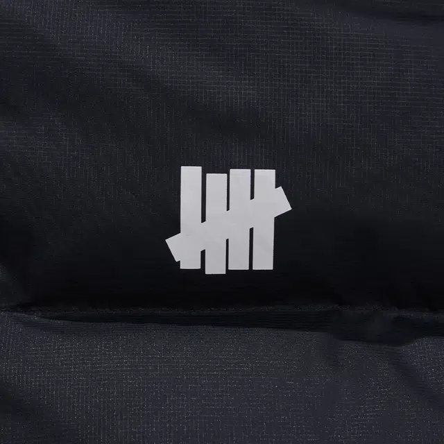 UNDEFEATED FW25 Striped Logo Zipper Down Jacket