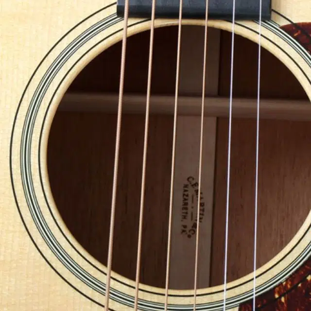 Martin() D18