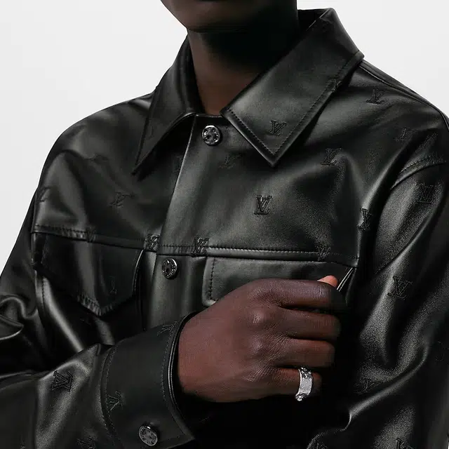 LOUIS VUITTON 24
