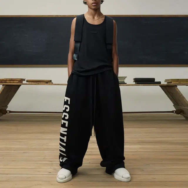 Fear of God Essentials Fall24 BACK TO SCHOOL Fleece Relaxed Sweatpant Logo BLACK