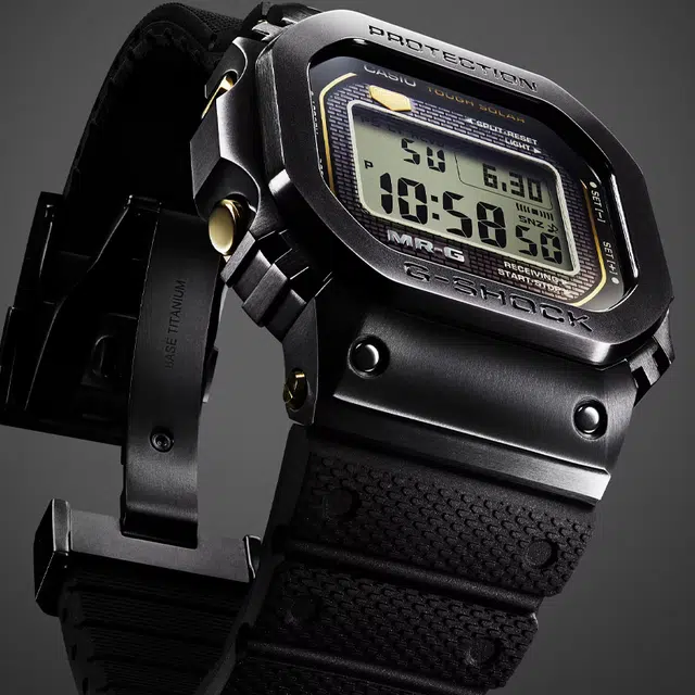 CASIO G-SHOCK 200 MRG-B5000R-1JR