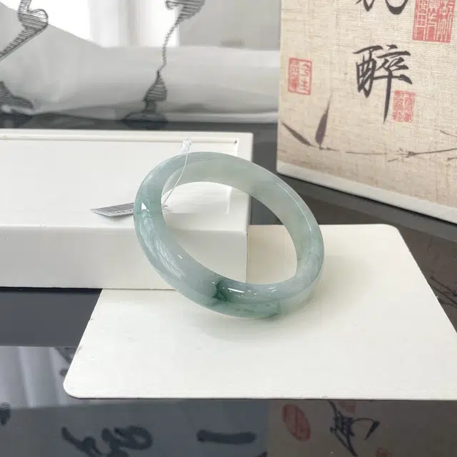 翠亨祥 气质大气糯化飘绿花优雅高级 糯种 翡翠手镯 女款