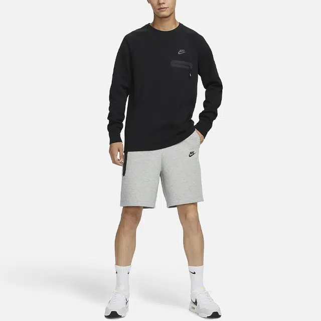 Nike Sportswear Tech Fleece Logo