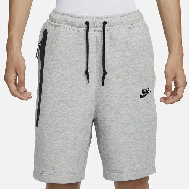 Nike Sportswear Tech Fleece Logo