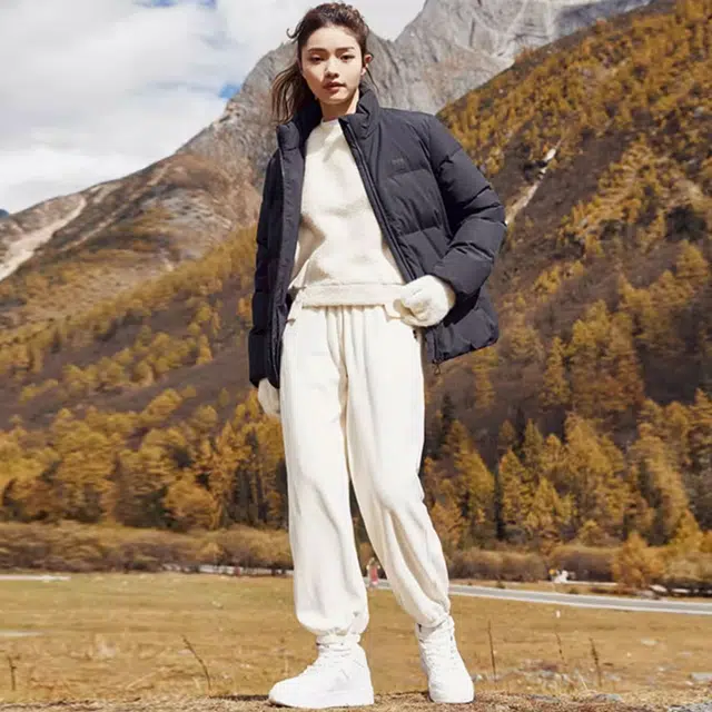 乔丹 字母印花立领长袖羽绒服外套 女款 黑色