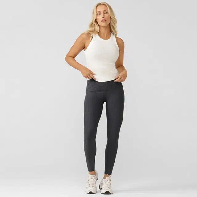 LORNA JANE Essential