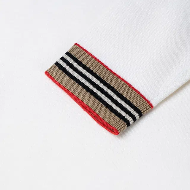Burberry FW22 V