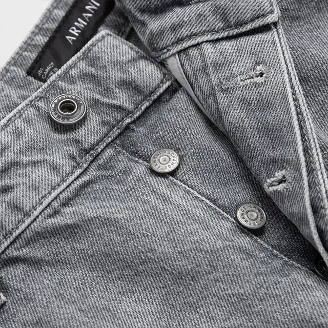 ARMANI EXCHANGE