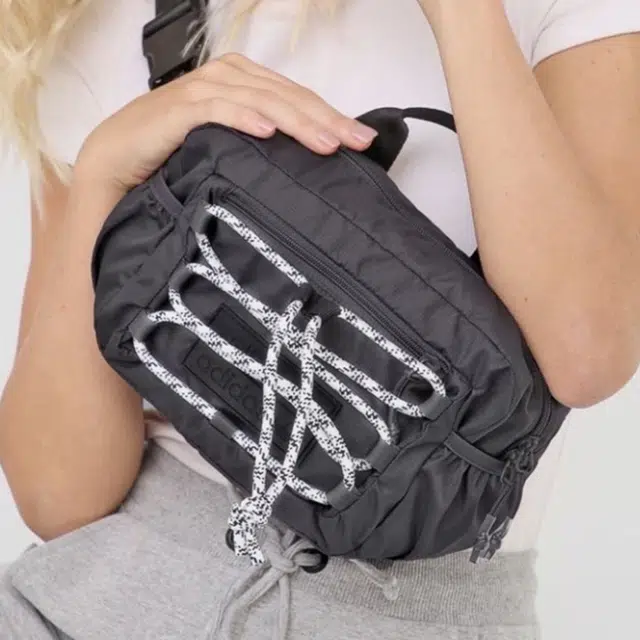 adidas RYV