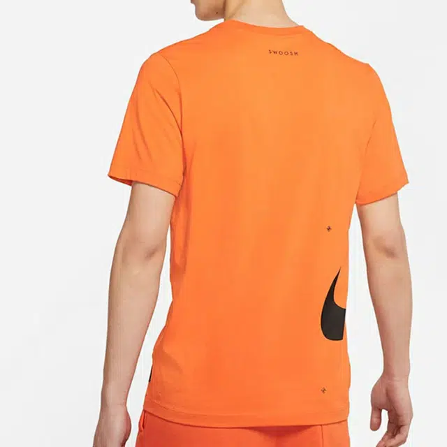 Nike Sportswear Swoosh Club T