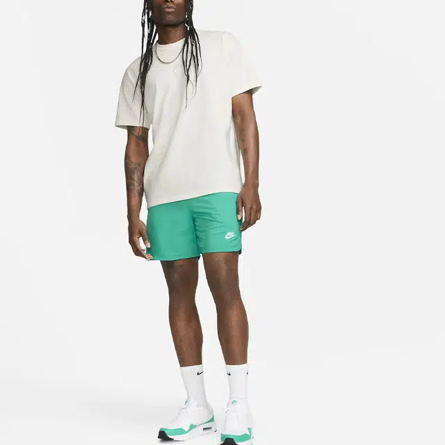Nike Sportswear Sport Essentials Logo