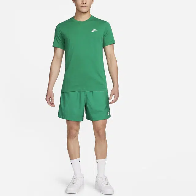 Nike Sportswear Club logoT