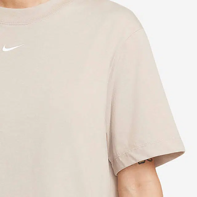 Nike Sportswear Essential Logo T