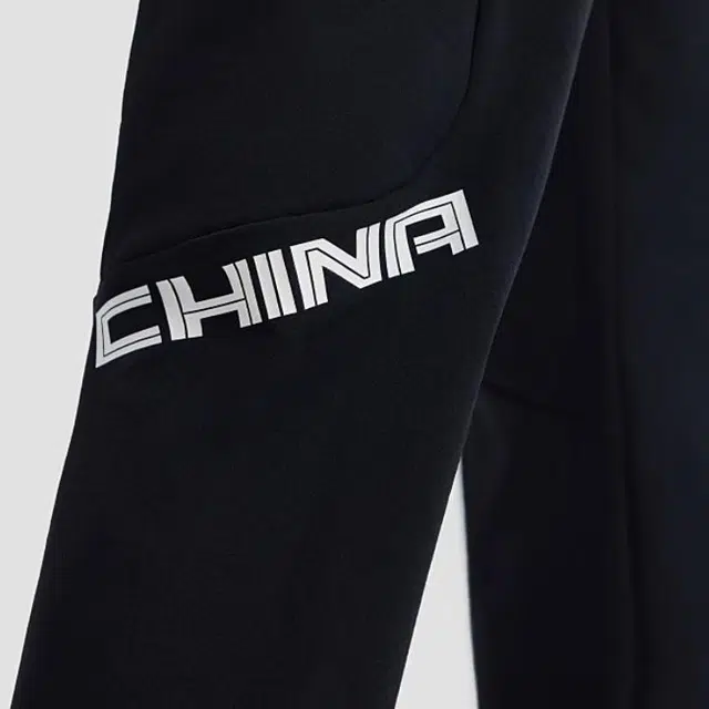 安踏儿童 速干亲肤吸汗针织运动裤 梦幻黑青少年