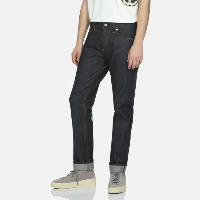EVISU M