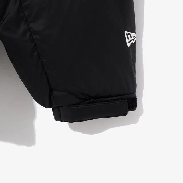 New Era x MLB FW25 Classic Logo Down Jacket Black