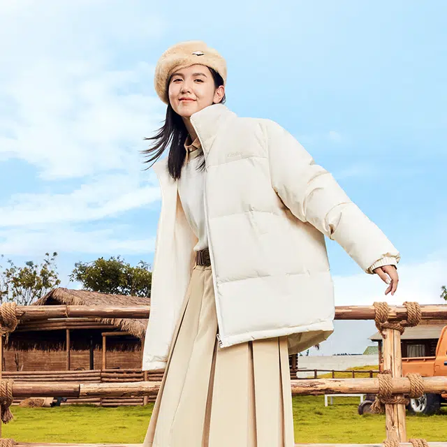 鸿星尔克 经典款拼接城市户外立领羽绒服外套 男女同款 冰川白