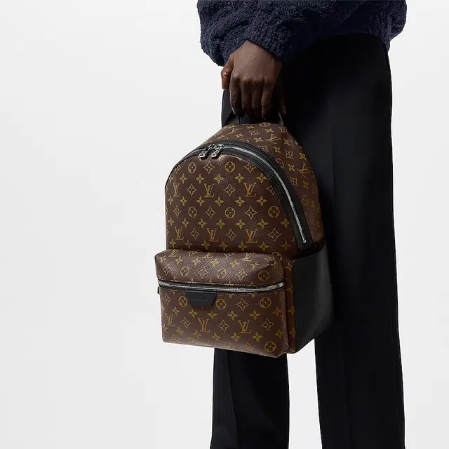 LOUIS VUITTON Discovery