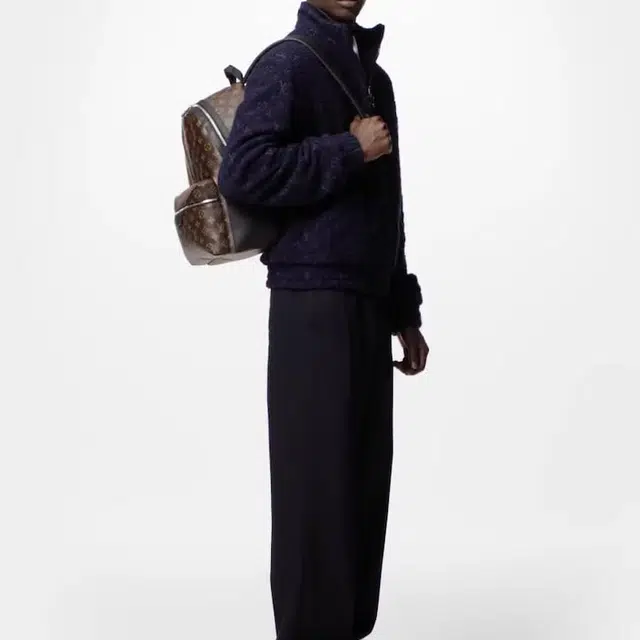 LOUIS VUITTON Discovery