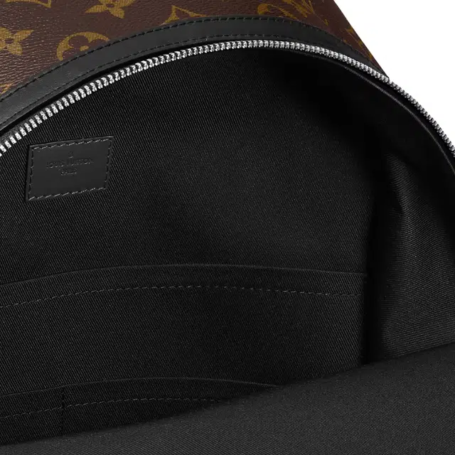 LOUIS VUITTON Discovery