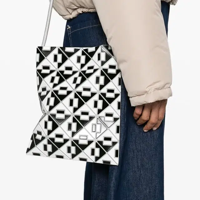 ISSEY MIYAKE CONNECT