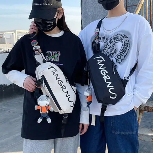 巴朗熊 时尚潮牌超轻日系 尼龙布 单肩胸包 常规 男女同款情侣款 黑色/白色