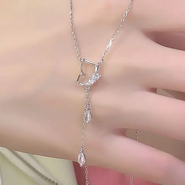 925