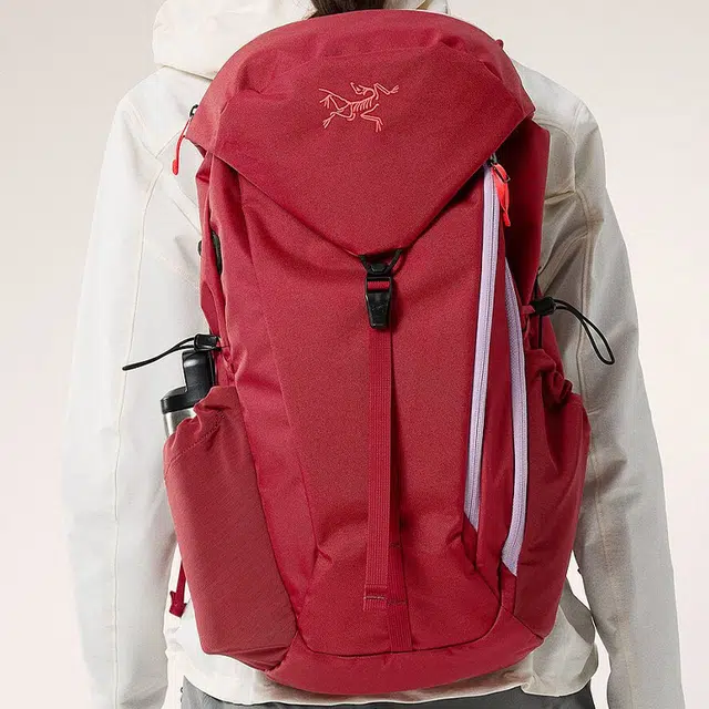 Arcteryx Mantis 20L Logo
