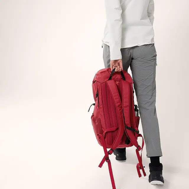 Arcteryx Mantis 20L Logo