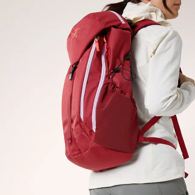 Arcteryx Mantis 20L Logo