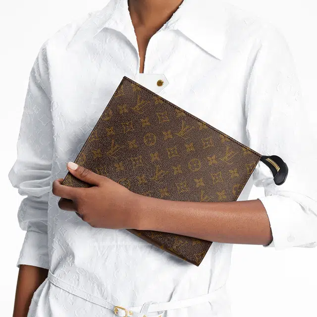 LOUIS VUITTON 26