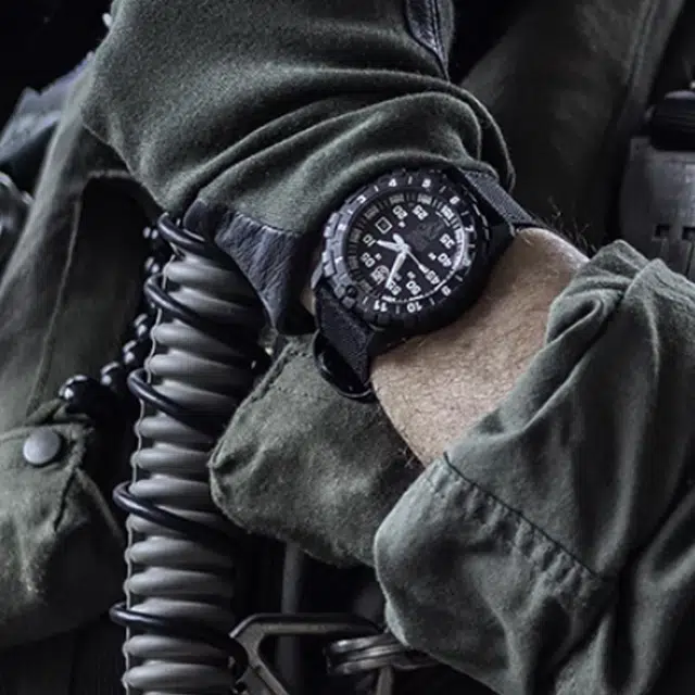 LUMINOX35 200 44mm