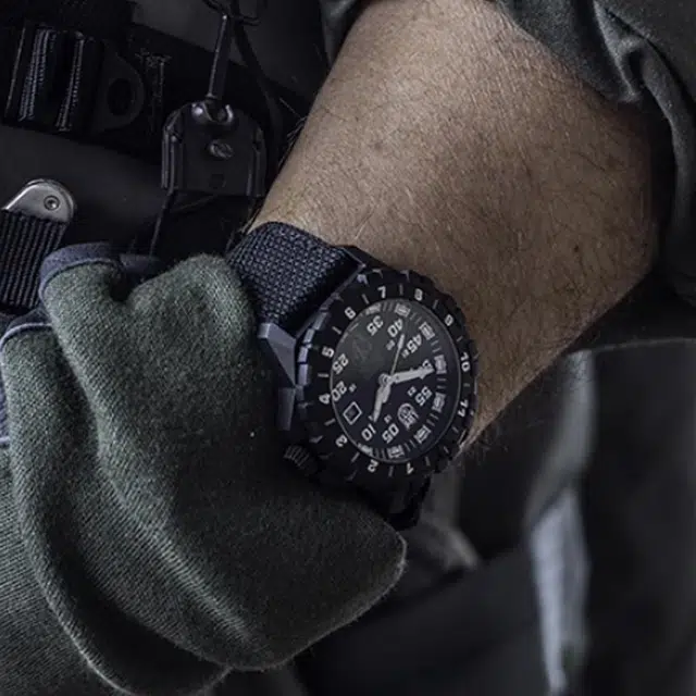 LUMINOX35 200 44mm