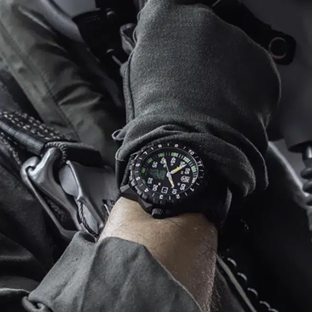 LUMINOX35 200 44mm