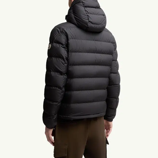 Moncler FW25 Laveraet