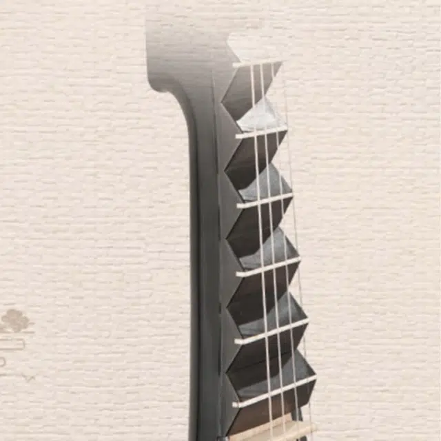 572