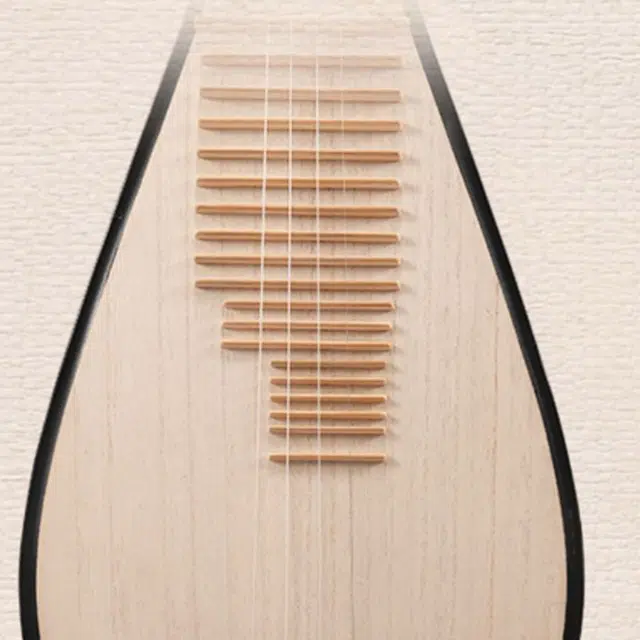 572