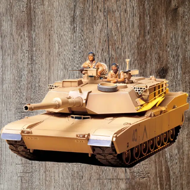 Tamiya 135 SCALE M1A1 ABRAMS 120mm GUN MAIN BATTLE TANK